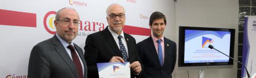 El alcalde presenta las jornadas junto a Mariano León y a Manuel José Palacios