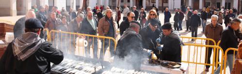 Más de mil personas disfrutan de la sardinada carnavalera