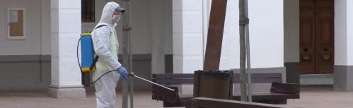 Desinfección de mobiliario urbano en Manzanares