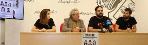 Miembros de Lazarillo junto al concejal de Cultura