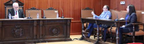 El alcalde y miembros de ACECE estudiaron propuestas para reactivar el sector