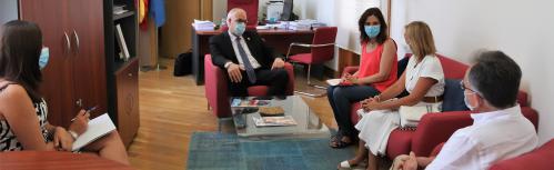 Reunión del alcalde con representantes de Cruz Roja Española