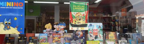 Escaparate de la librería La Pecera