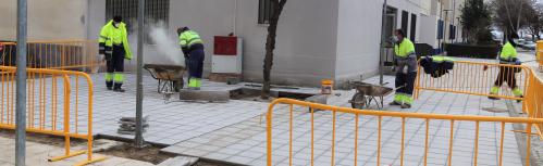 Obras de mejora de acerados en la Avenida del Parque