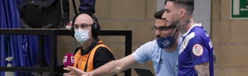 Diego Santos dando instrucciones a Antoñito