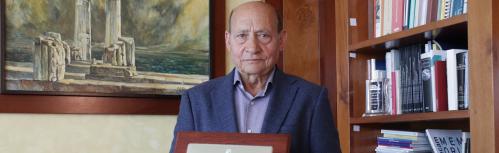 Félix Bellido recoge la placa de Reconocimiento al Mérito Regional al Grupo Miguel Bellido en el Día de CLM 2021
