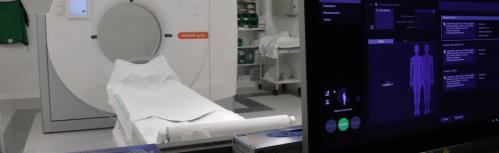 Visita de Julián Nieva y Regina Leal al nuevo TAC y sala de radiología general 