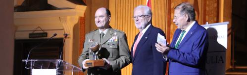 La UME recibió el galardón de Tertulia XV