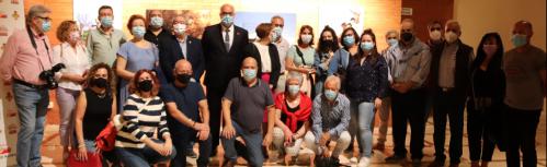 Participantes con el alcalde y el concejal de cultura