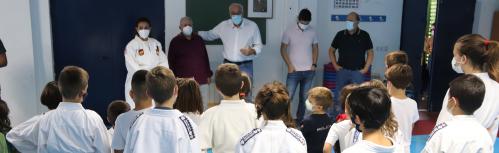 Saludo del alcalde al alumnado de la Escuela Municipal de Judo