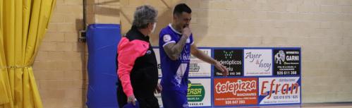 Humberto se marcha lesionado del partido frente al Córdoba