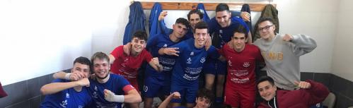 Jugadores del Talleres Arroyo Manzanares FS celebrando la victoria frente al Corraleño CF