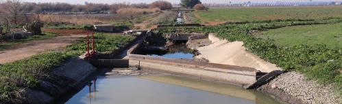 Canal de entrada y salida de aguas de la depuradora