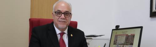 Julián Nieva en el despacho de Alcaldía