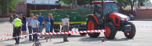 Concurso de habilidad en el manejo del tractor