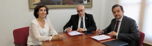 Firma del préstamo en el despacho de Alcaldía