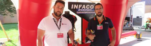 Representantes de Infaco y Agriman con la herramienta premiada
