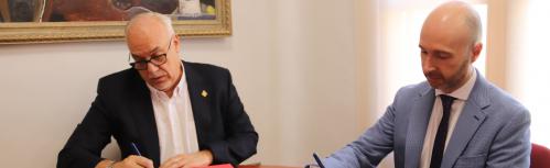 Nieva y Sánchez de la Blanca firman el convenio