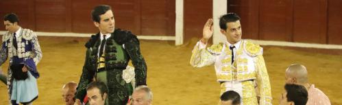 Juan Ortega y Carlos Aranda salen a hombros de la plaza de Manzanares