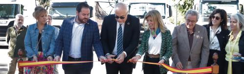 Nieva y Blázquez realizan el corte de cinta inaugural de la feria