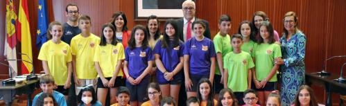 Recepción 'ManzaQuiz' en el salón de plenos