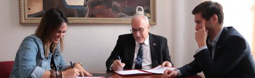 Firma convenio Ayuntamiento y Handball