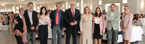 Representantes del equipo de gobierno municipal y de la AECC