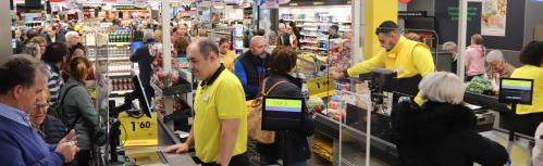 Una de las zonas de cajas del supermercado