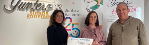 Entrega del cheque a Afanion