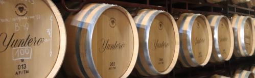 Nave de barricas de Bodegas Yuntero
