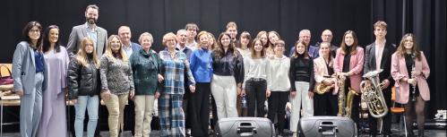Foto conjunta de los participantes con las autoridades y organizadores