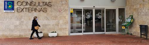 Entrada de consultas externas del hospital de Manzanares este 10 de enero de 2024