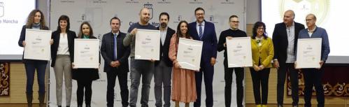 Varios centros reciben la distinción junto al colegio Tierno Galván