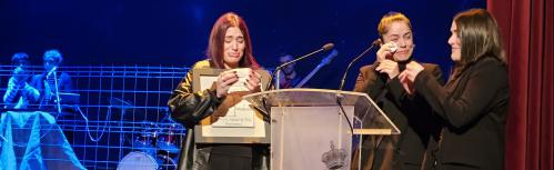 Emotivo momento de Tanxugueiras al recoger su premio en Manzanares
