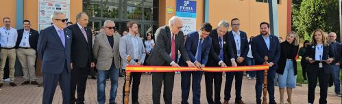 Corte de cinta inaugural a cargo del vicepresidente segundo del gobierno regional