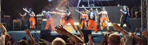 La Gran Rockset Orquesta deleitó al público en la noche del domingo