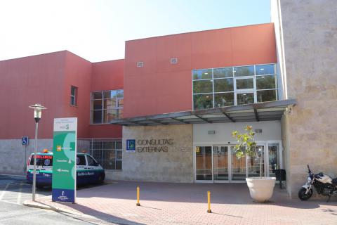 Exterior del hospital de Manzanares en foto de archivo