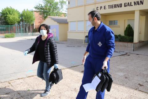 El Ayuntamiento colabora en el reparto de equipos informáticos entre el alumnado manzanareño con problemas de conectividad