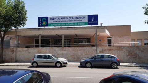 Exterior del hospital de Manzanares en foto de archivo