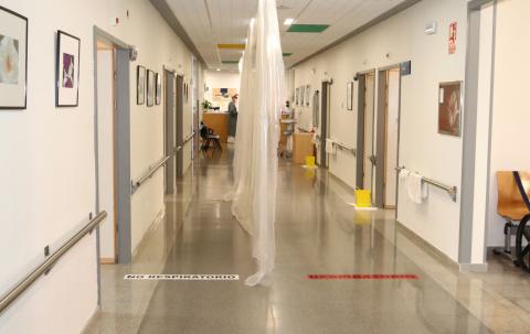 Pasillo de urgencias del hospital de Manzanares
