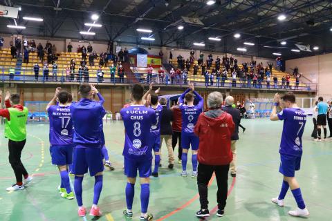 Saludo de la plantilla a la afición tras vencer al Elche