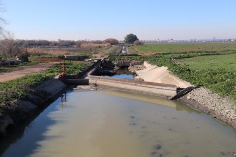 Canal de entrada y salida de aguas de la depuradora