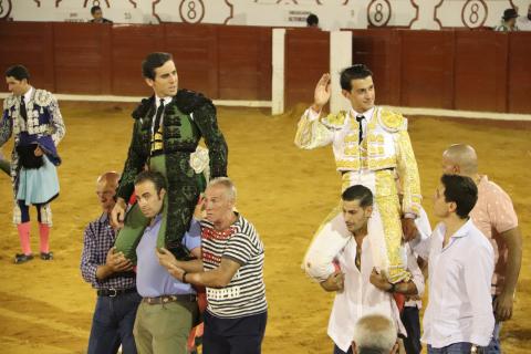 Juan Ortega y Carlos Aranda salen a hombros de la plaza de Manzanares