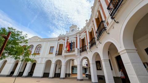 Fachada del Ayuntamiento de Manzanares