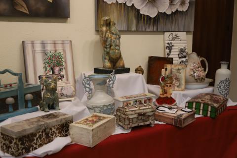 Exposición clausura manualidades, corte y confección y cosmética natural UP
