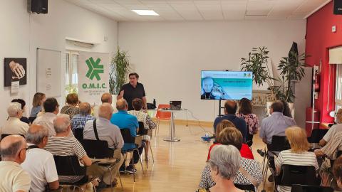 Charla sobre IA en el Centro de Mayores