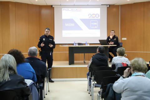 Charla Policía Nacional app MiDNI
