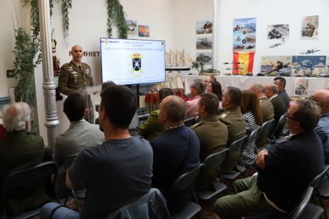 Conferencia 'Evolución histórica del helicóptero de ataque' en el museo PlomHist