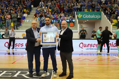 Reconocimiento al capitán Dani Juárez