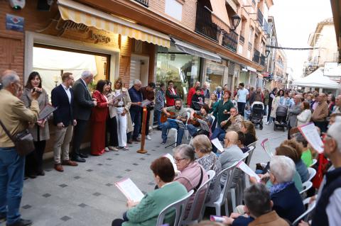 Airén cantó a la Cruz de Mayo de la calle Empedrada